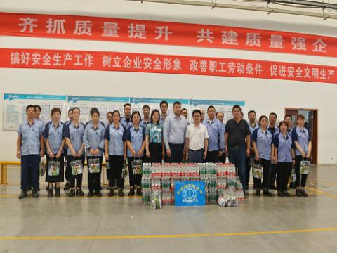 炎炎夏日，市总工会送清凉，丝丝关爱暖人心