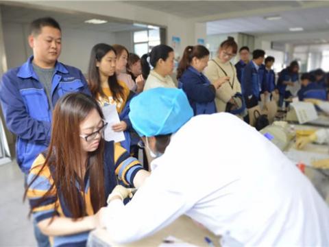 守望相助手牵手 献血救人心连心——PP电子集团2018年无偿献血活动